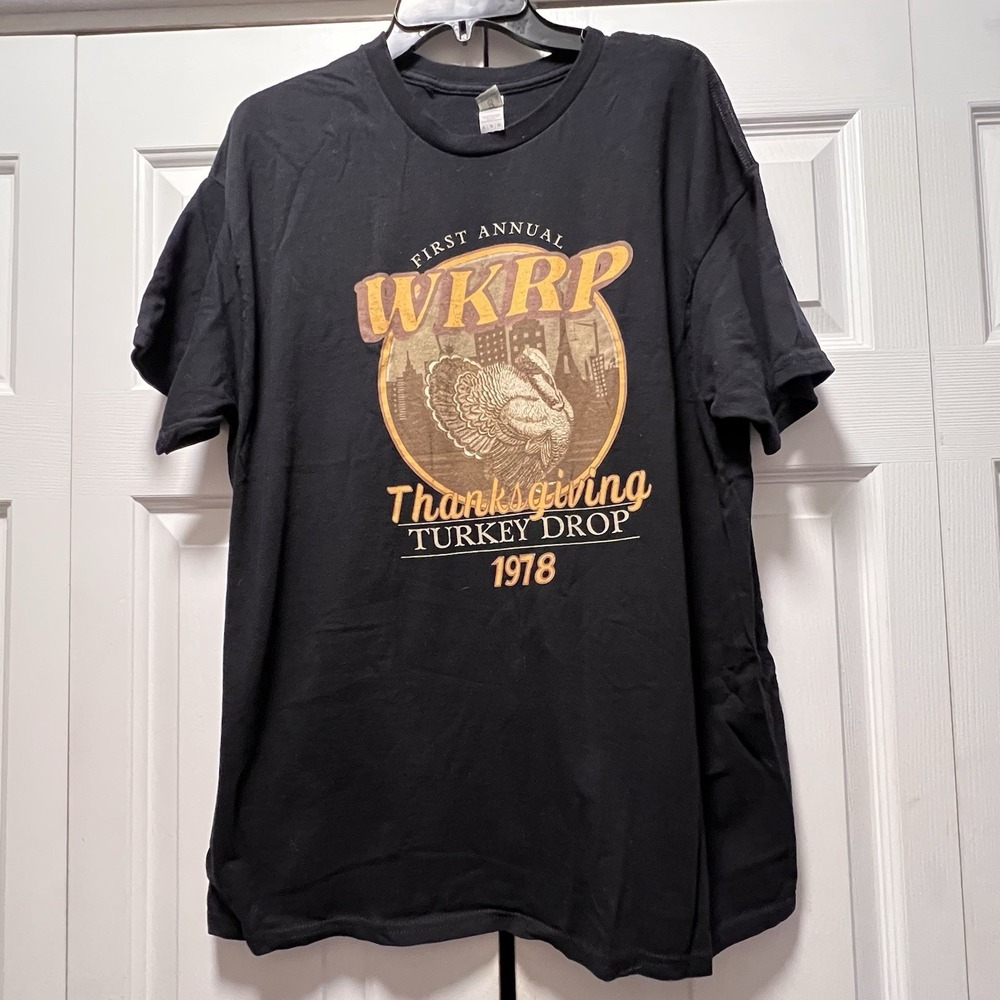 WKRP Turkey Drop 1978 Graphic Tee Gildan Black Men's T-Shirt XL Cotton